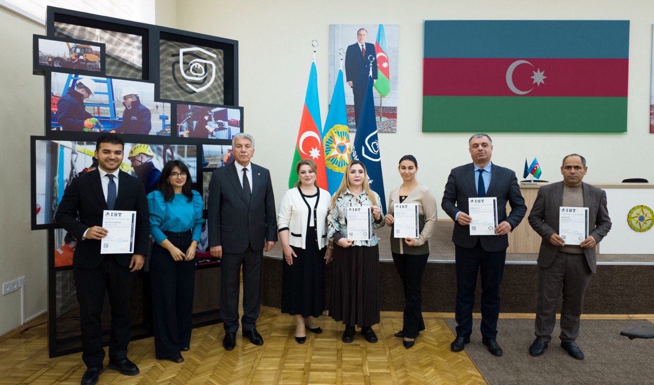 3 декабря 2025 года в AzDƏMTTETİ для членов Общественного совета при МЧС было проведено обучение по теме «Первая помощь».